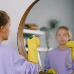 Eksperdid on peeglite pesemisel paljastanud seitse saatuslikku viga, mis jätavad alati maha triibud. eksperdid-on-peeglite-pesemisel-paljastanud-seitse-saatuslikku-viga-mis-jatavad.webp.webp