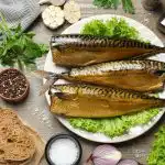 Kuidas makrelli pudelis marineerida: see osutub nagu suitsutatud